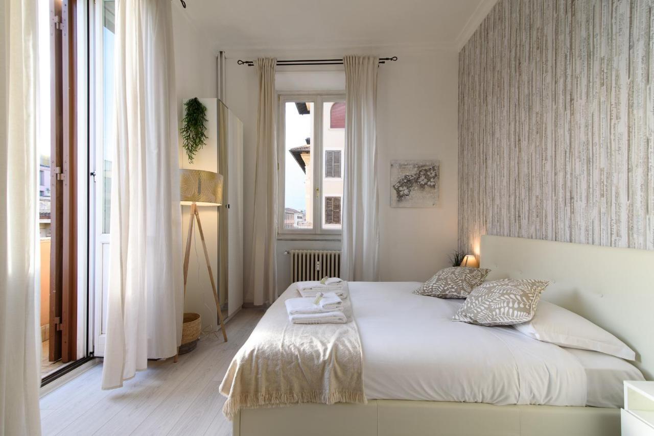 White Napoleone Apartamento